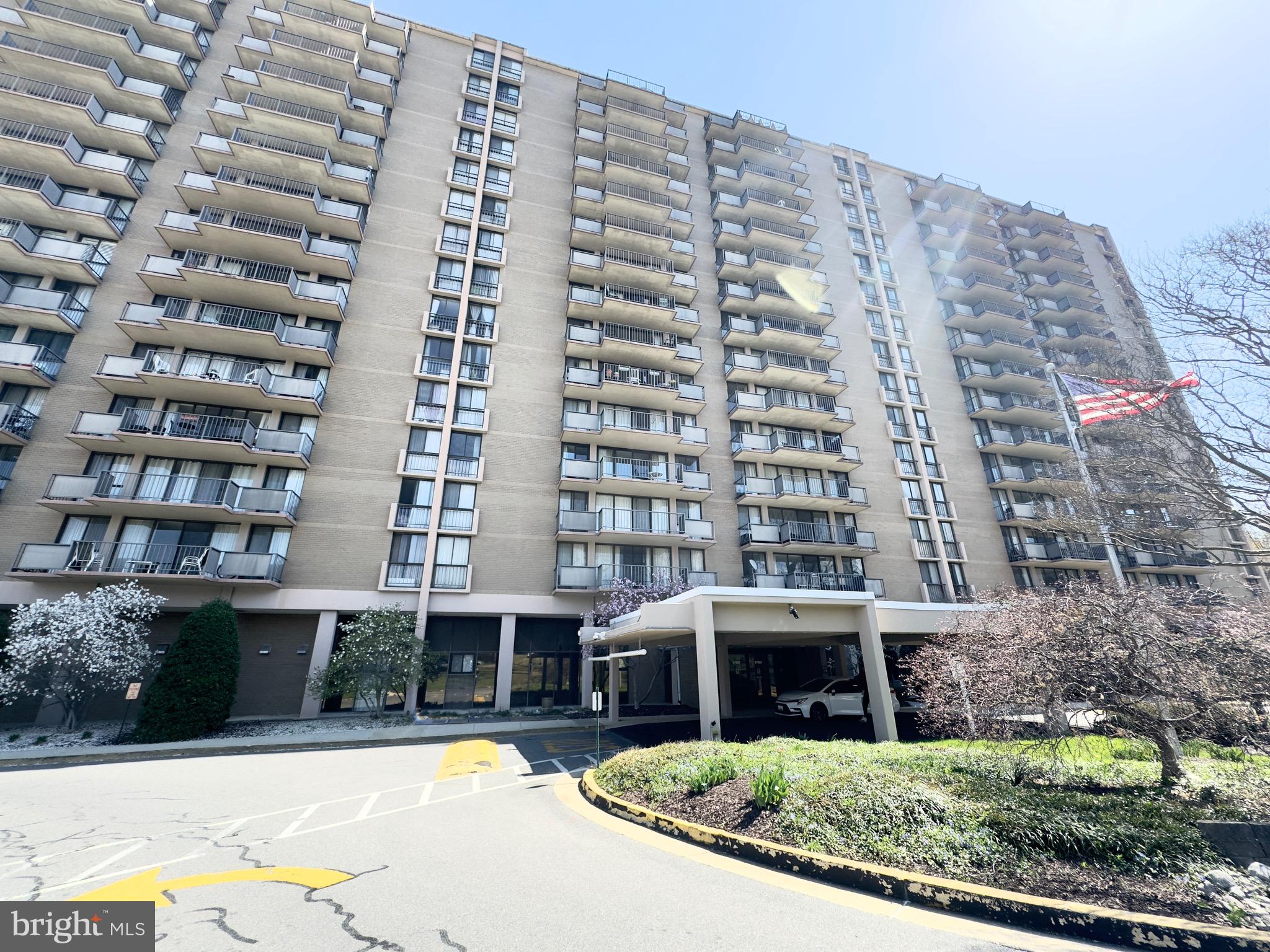 TOWERS IN WESTCHESTER PARK - Residential