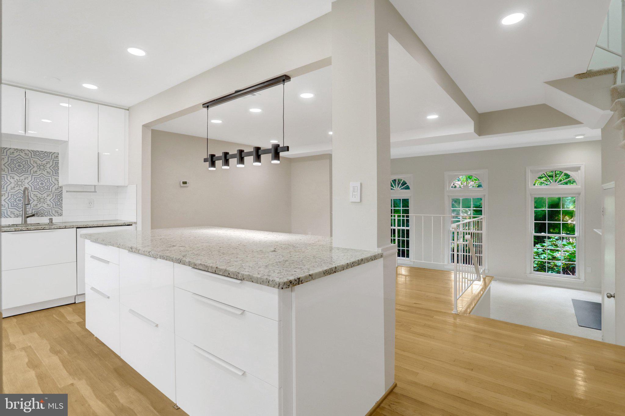8008 CARBONDALE WAY