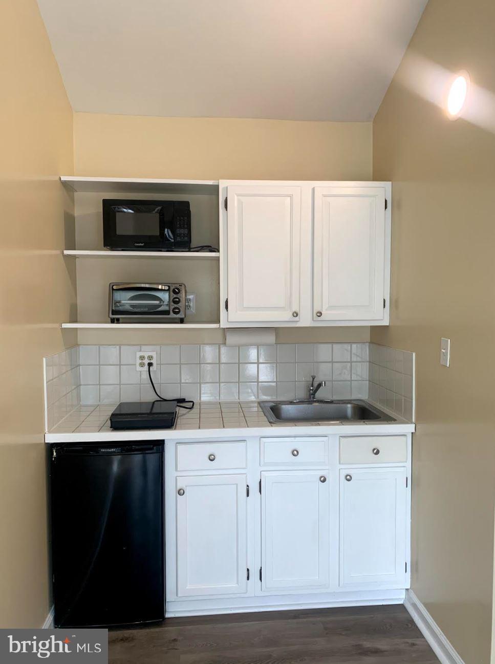 CATONSVILLE MANOR - Residential Lease