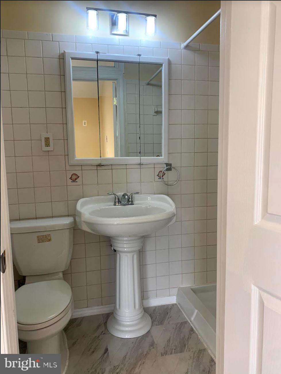 CATONSVILLE MANOR - Residential Lease