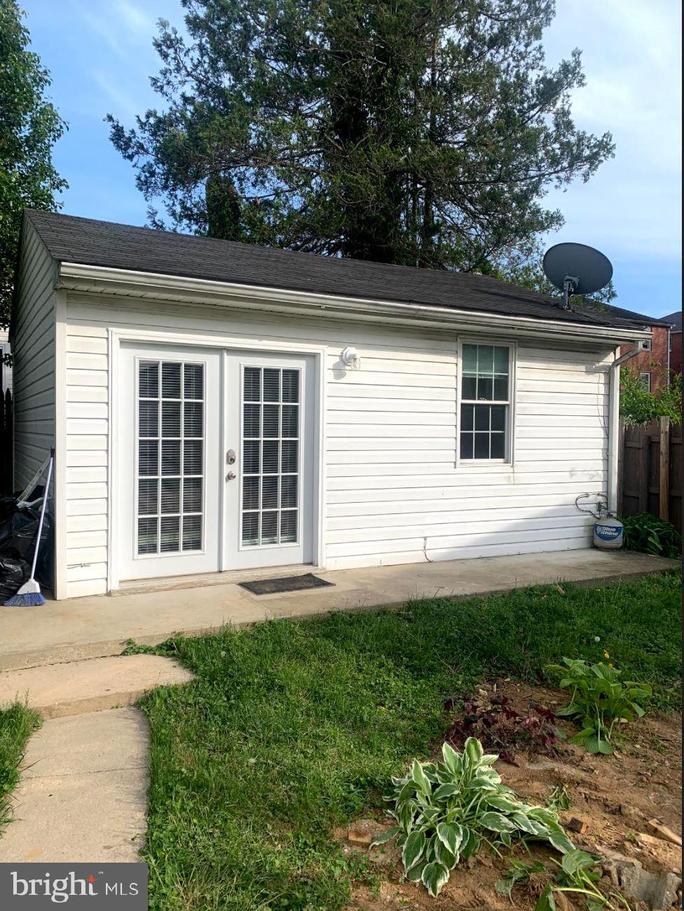 CATONSVILLE MANOR - Residential Lease