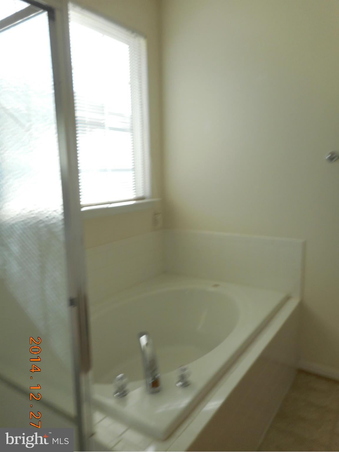 FOUR SEASONS - Residential Lease