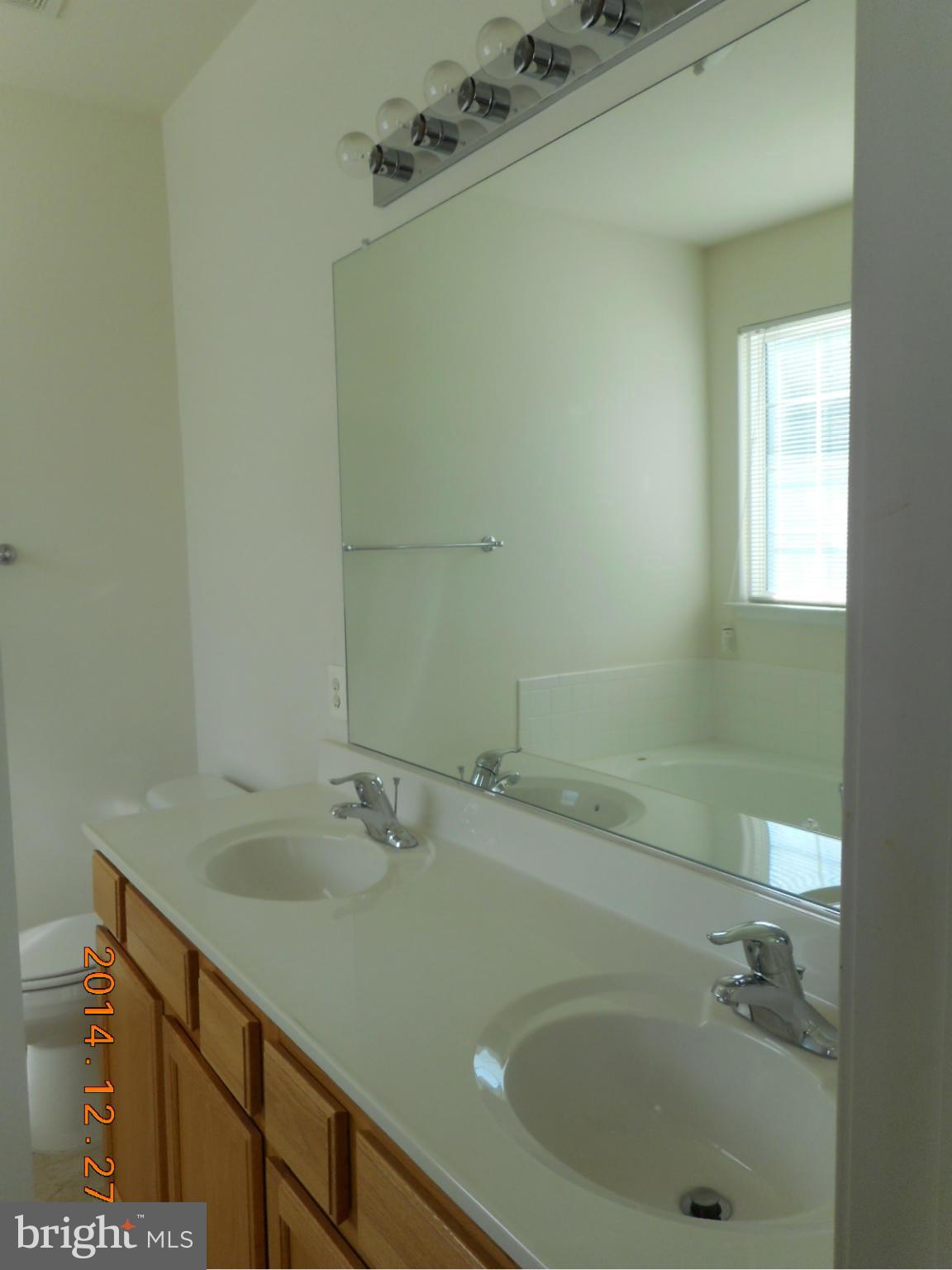 FOUR SEASONS - Residential Lease