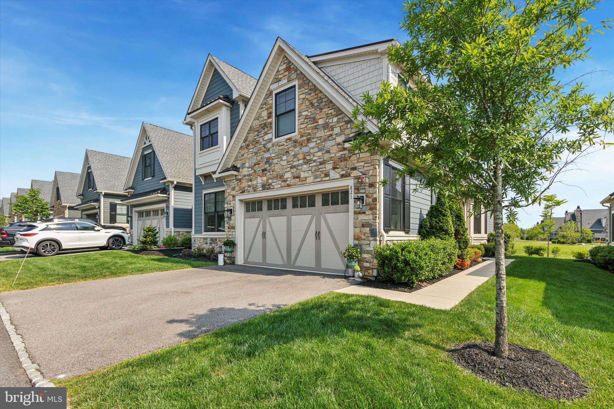 821 GREENWICH DRIVE