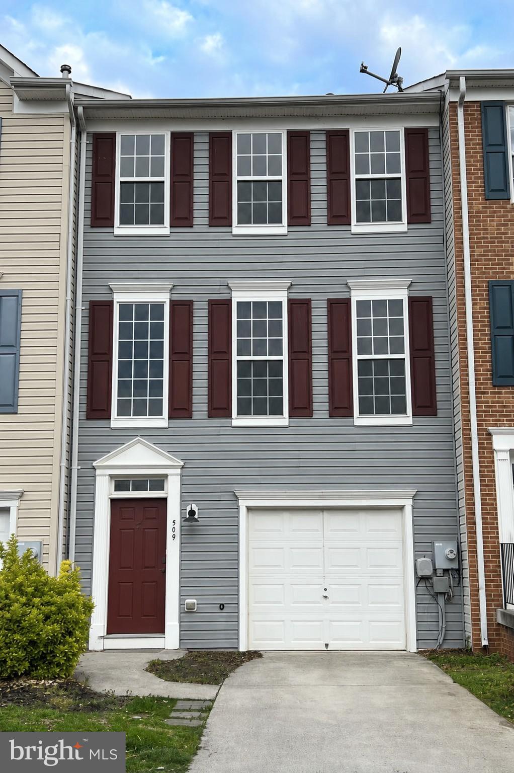 HAMILTON COURT - Residential