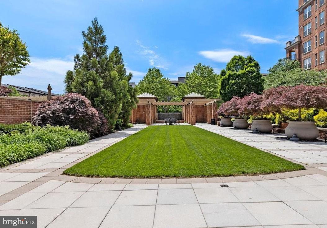 PARK POTOMAC - Residential