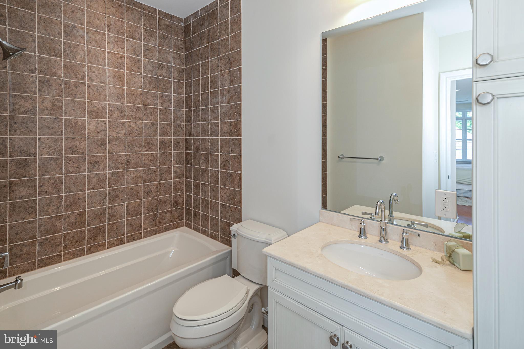 PALMER SQUARE - Residential