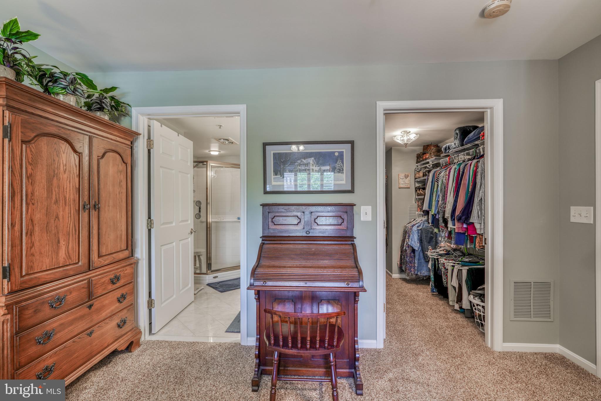 ROUNDWOOD RIDGE - Residential