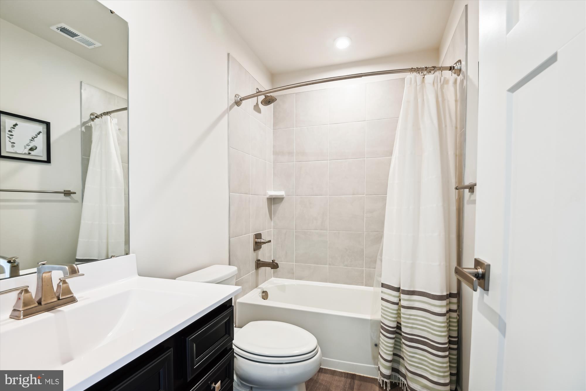 TANYARD SHORES - Residential