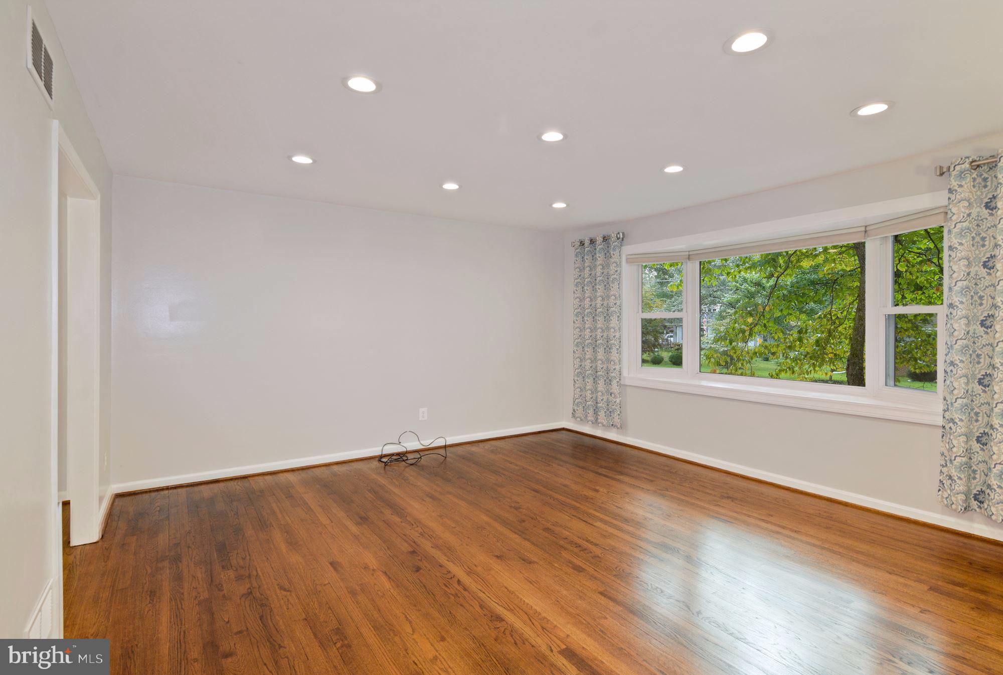 SUNRISE BEACH - Residential