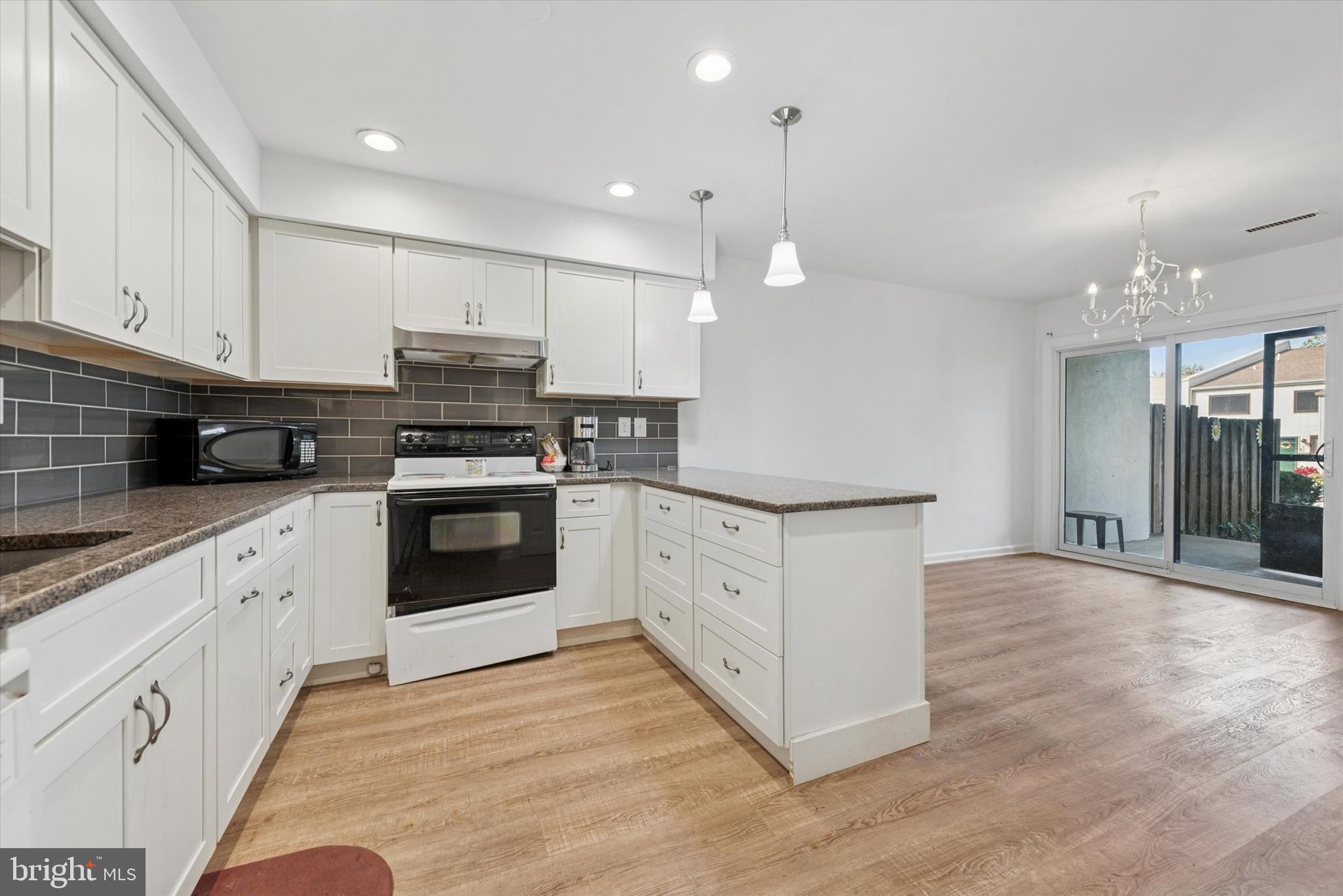 198 SUMMIT HOUSE 198