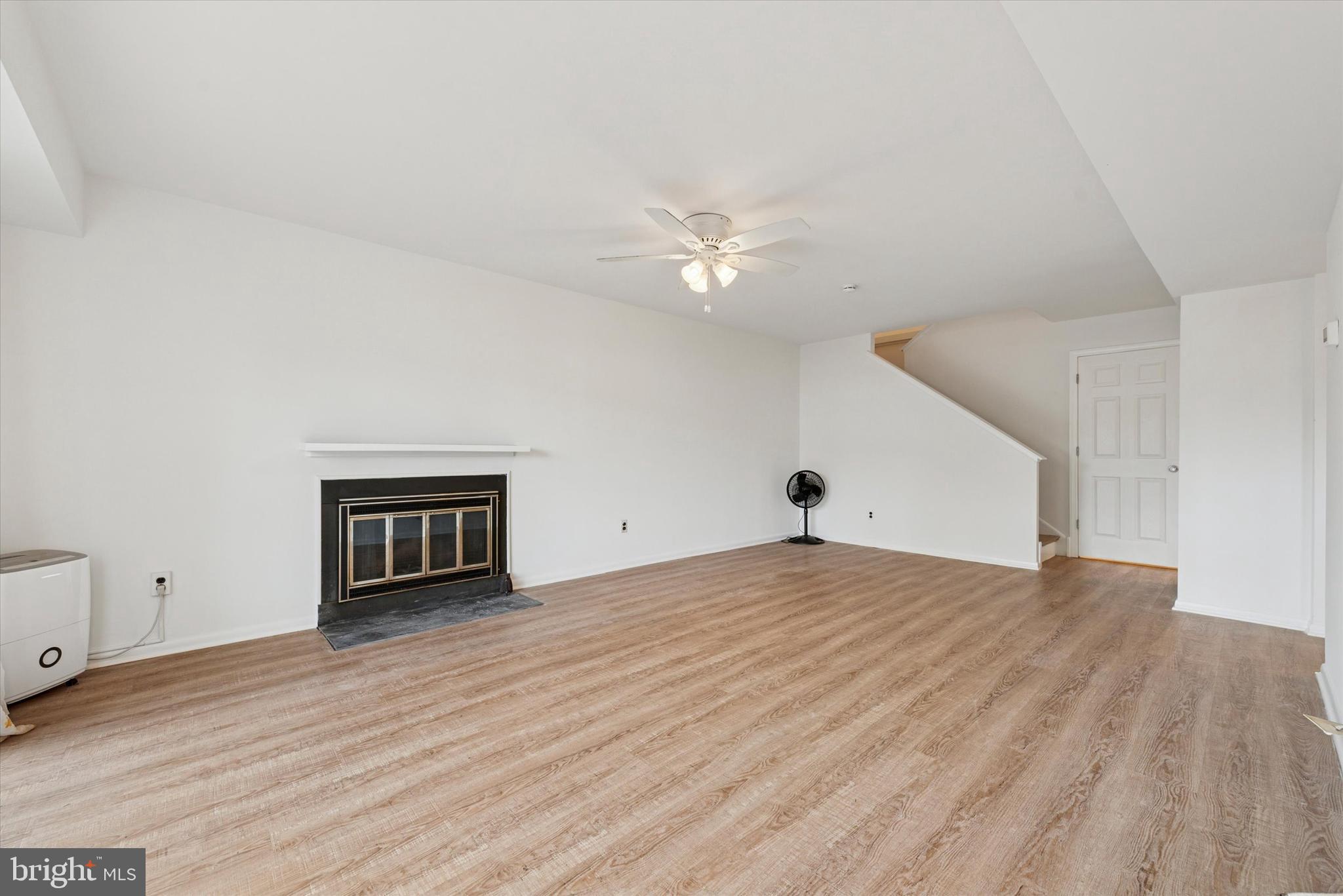 198 SUMMIT HOUSE 198