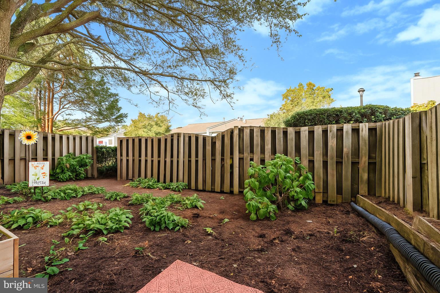 198 SUMMIT HOUSE 198