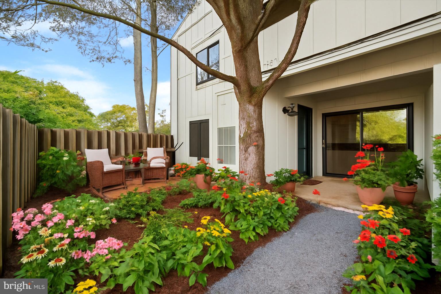 198 SUMMIT HOUSE 198