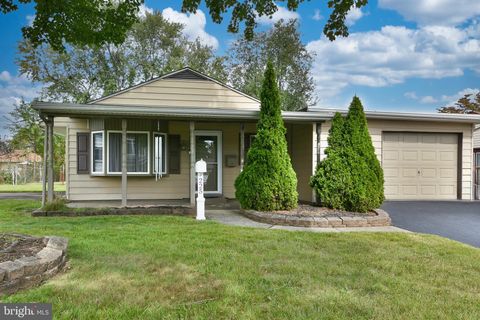 225 YORKSHIRE ROAD FAIRLESS HILLS PA 19030