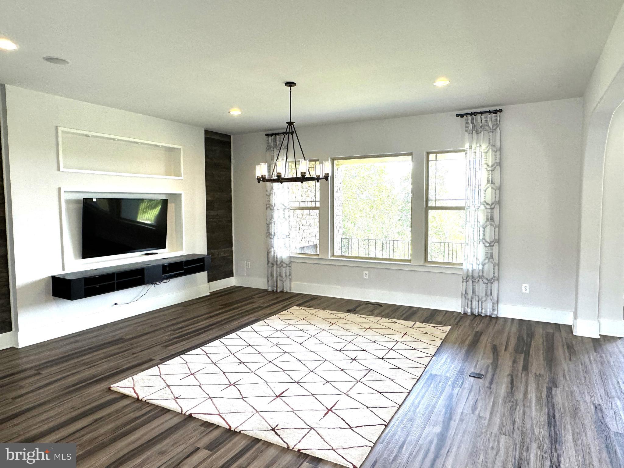 EMBREY MILL - Residential