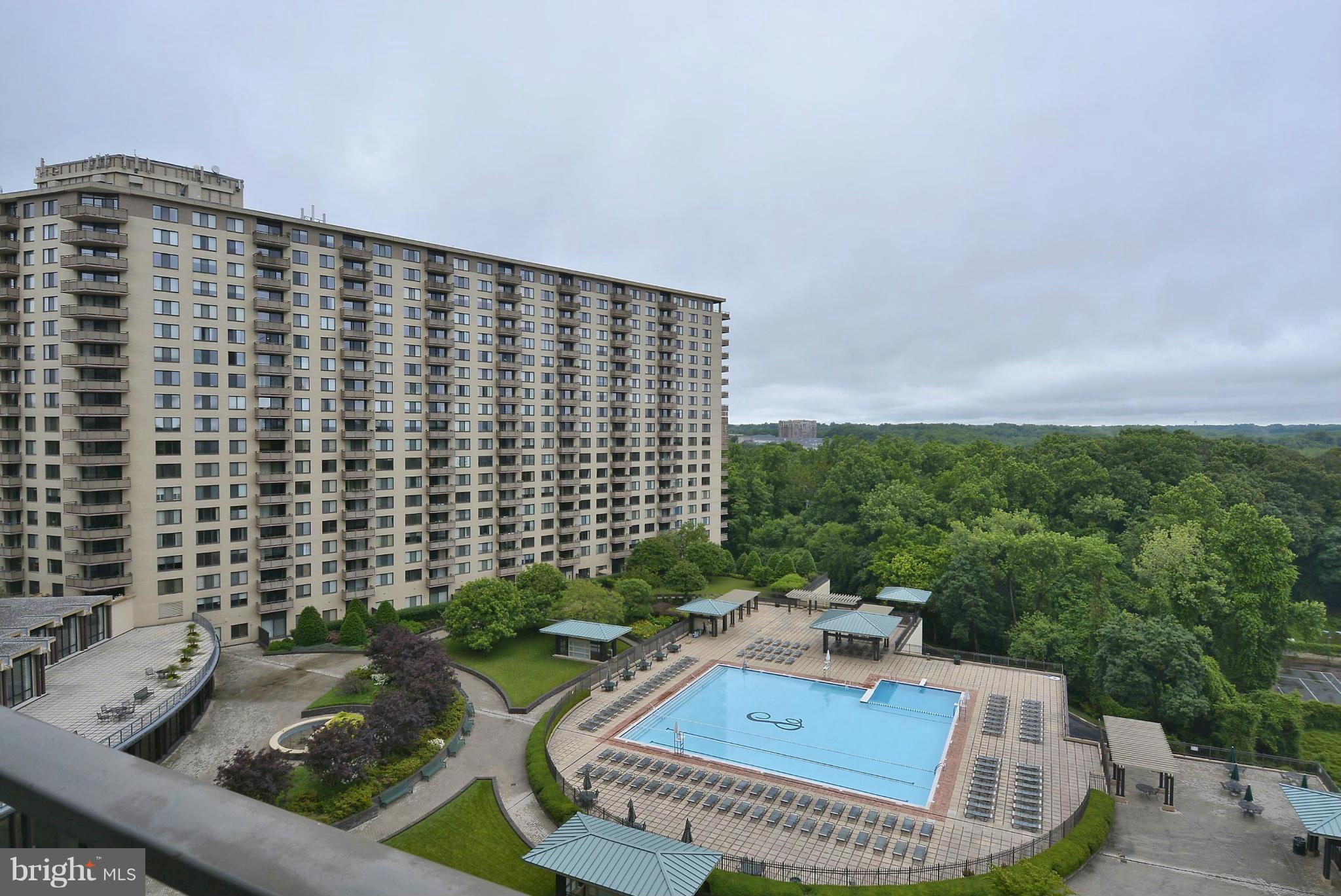 PROMENADE TOWERS - Residential