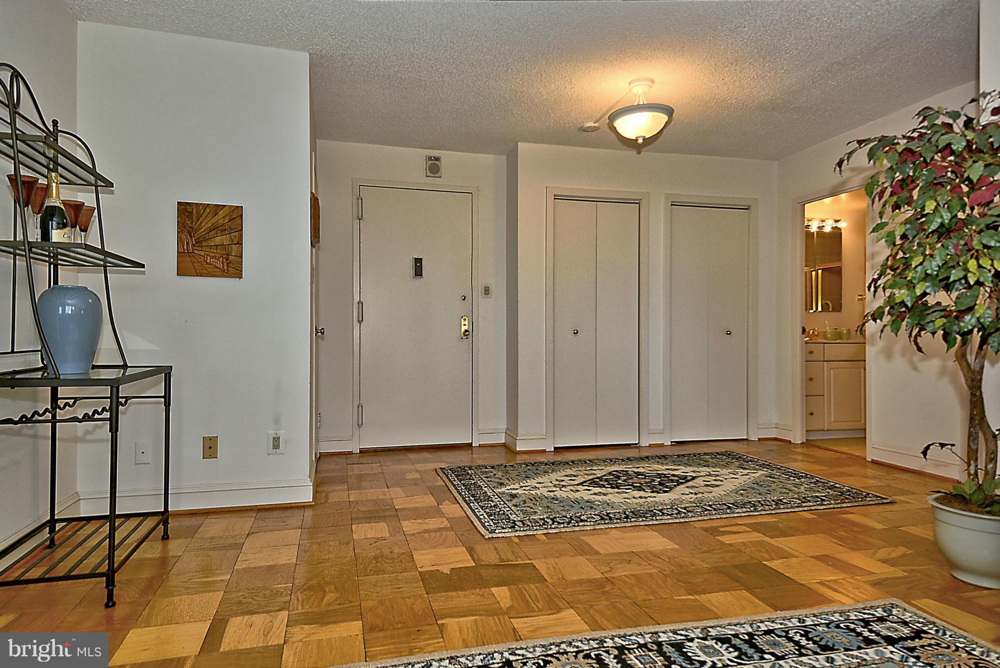 PROMENADE TOWERS - Residential