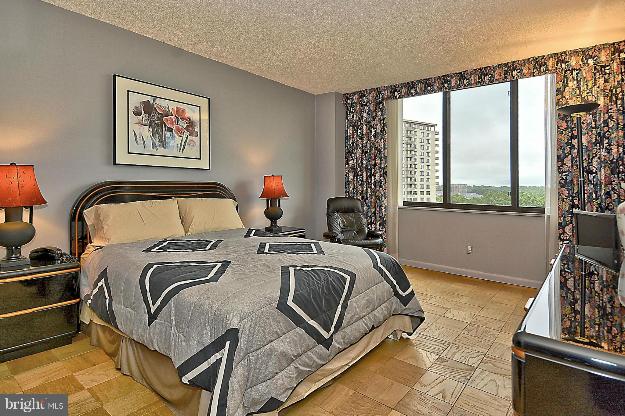 PROMENADE TOWERS - Residential