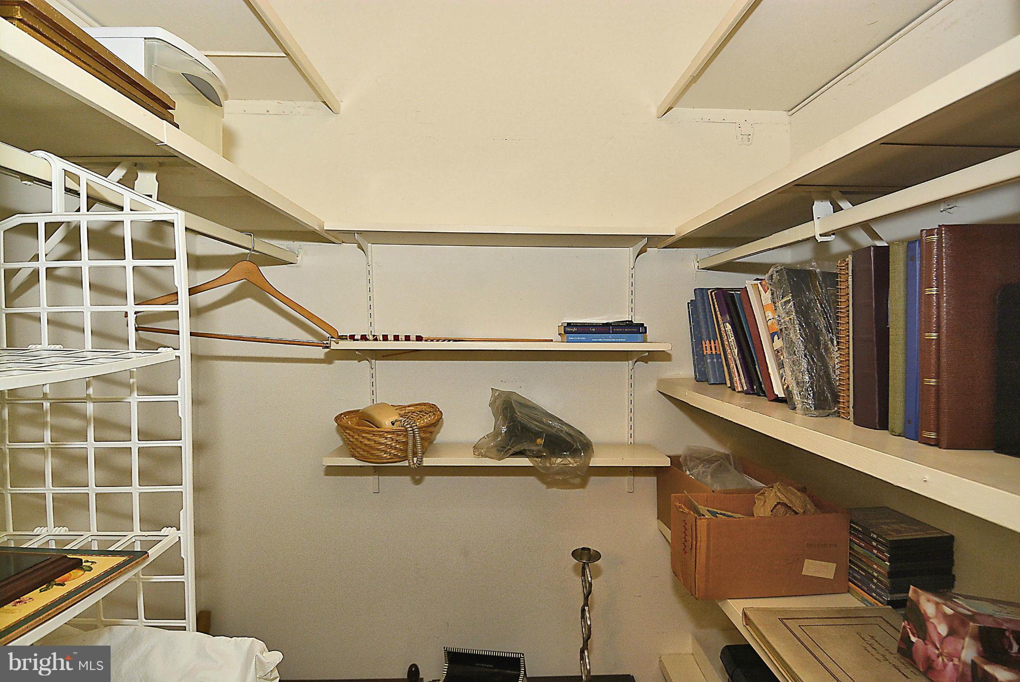 PROMENADE TOWERS - Residential