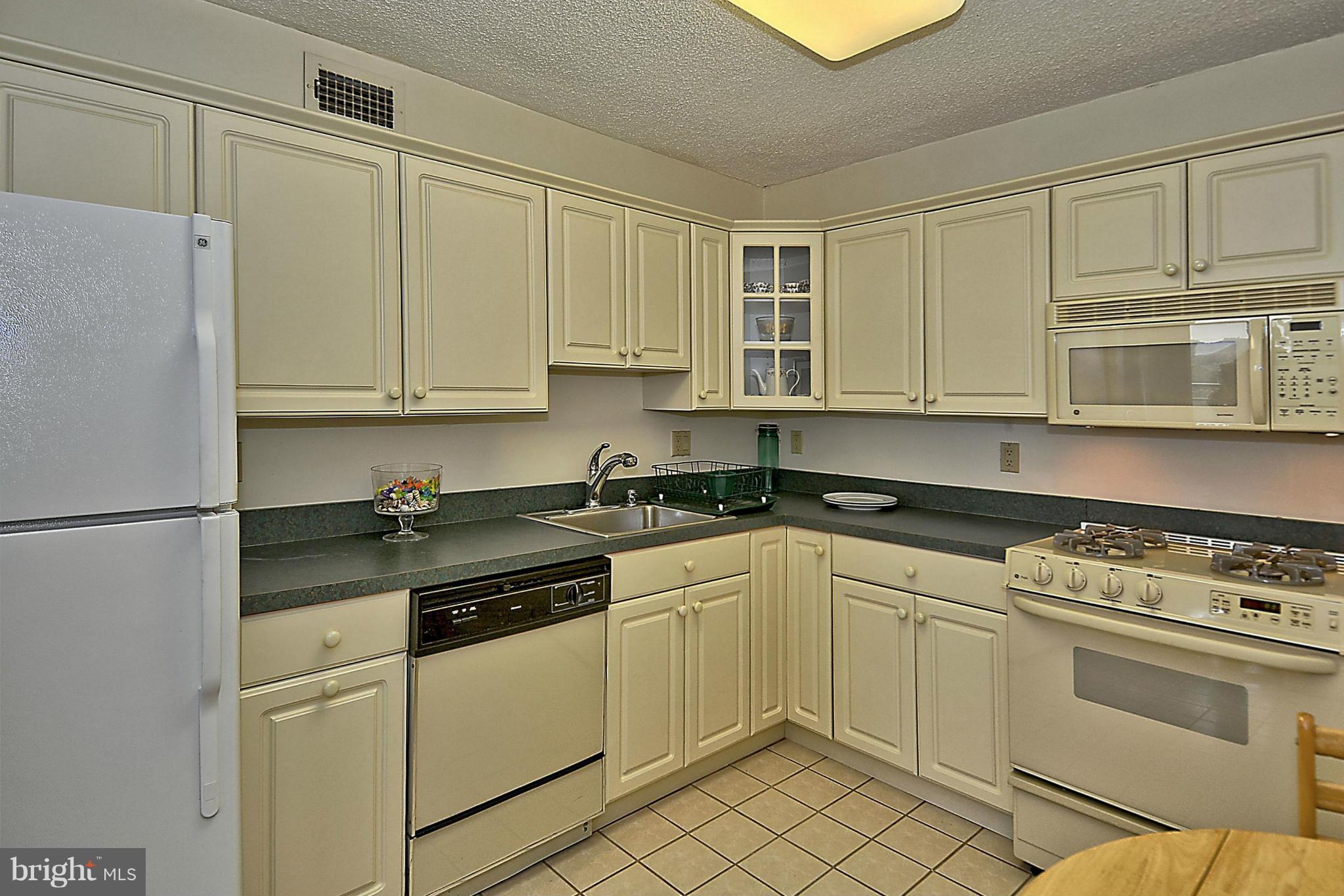 PROMENADE TOWERS - Residential