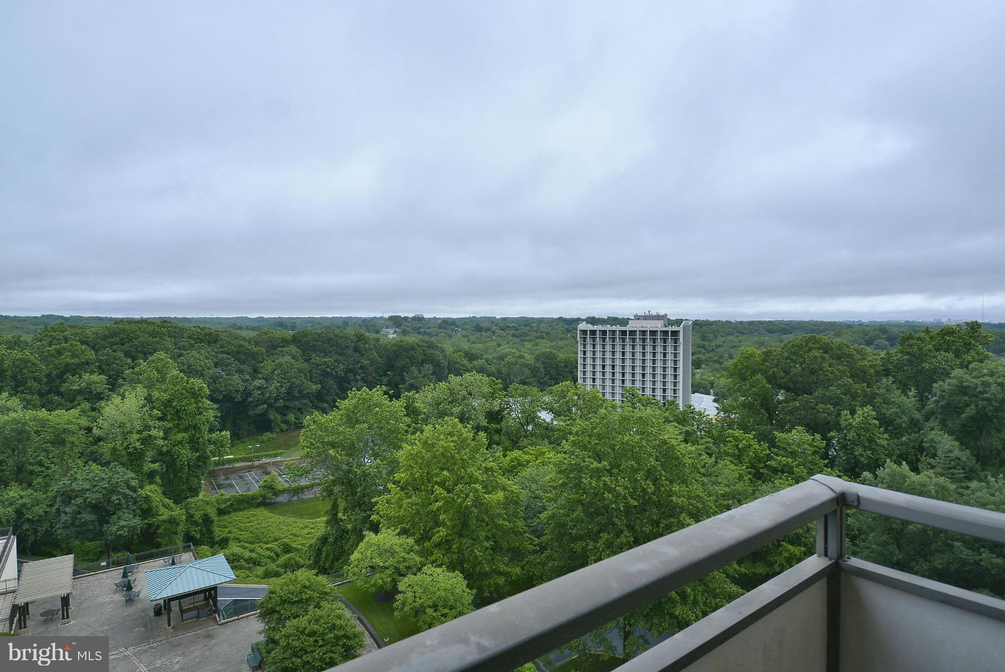 PROMENADE TOWERS - Residential