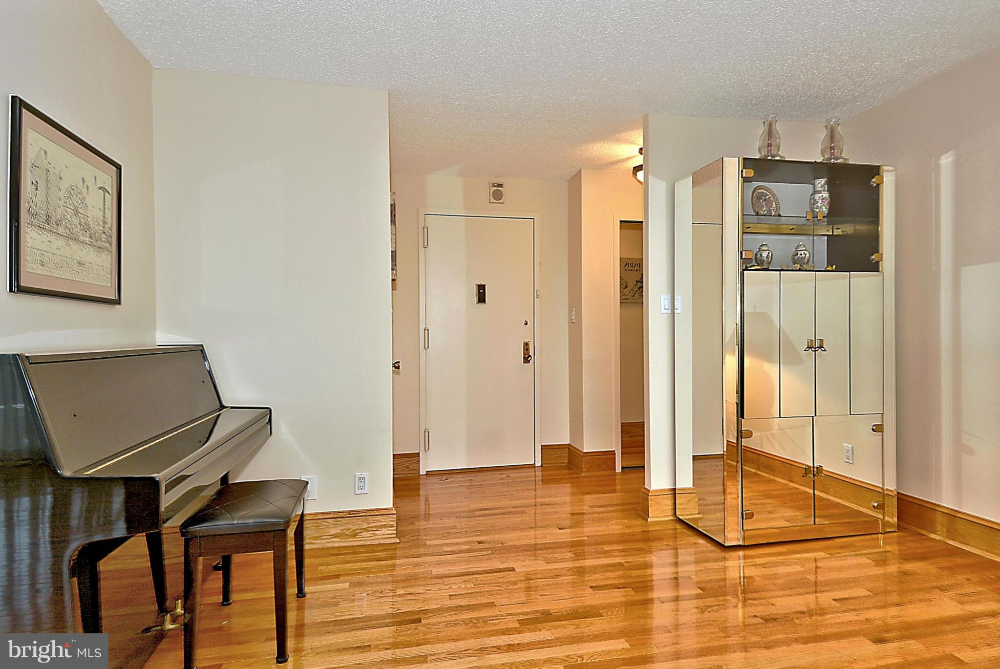 PROMENADE TOWERS - Residential