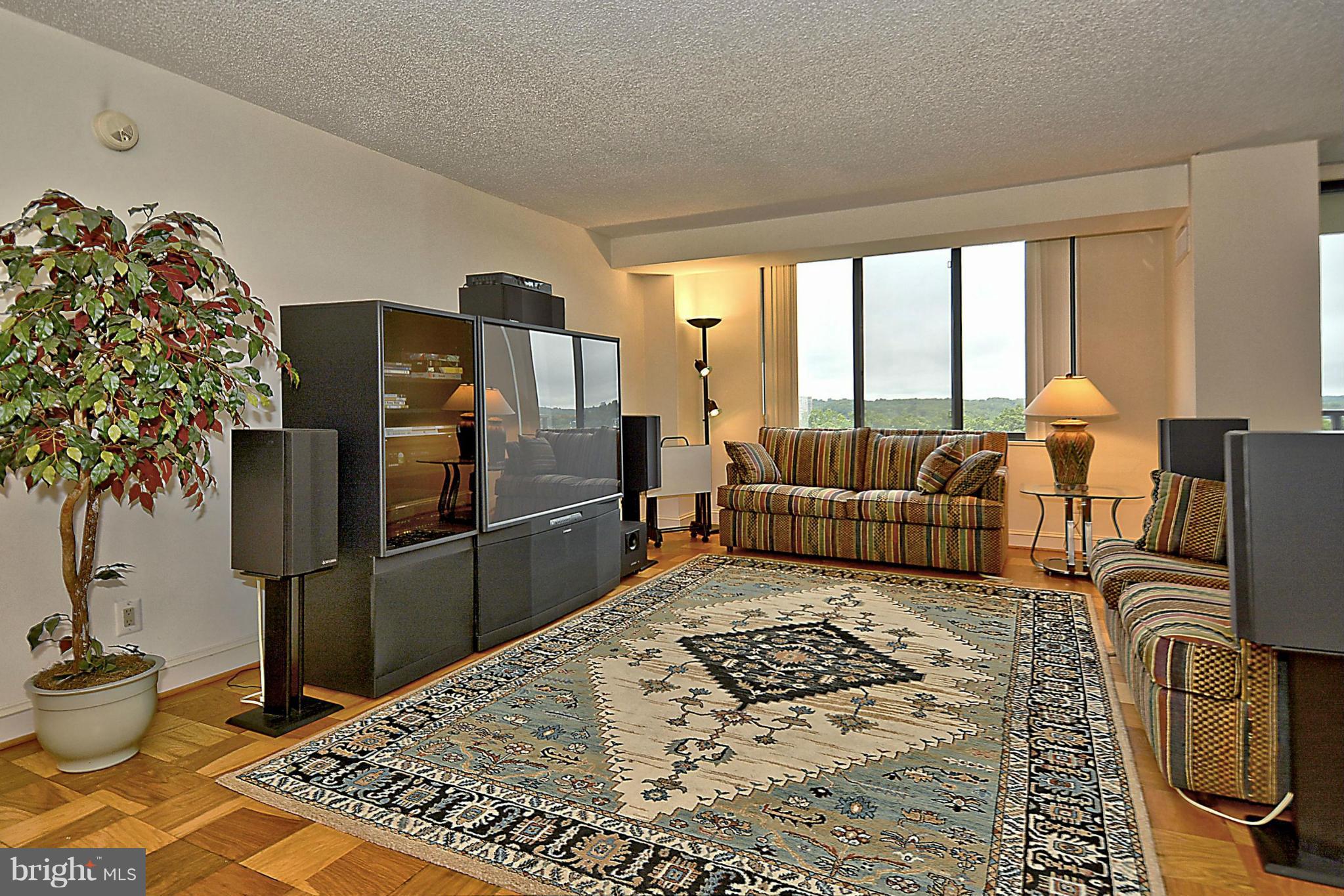 PROMENADE TOWERS - Residential