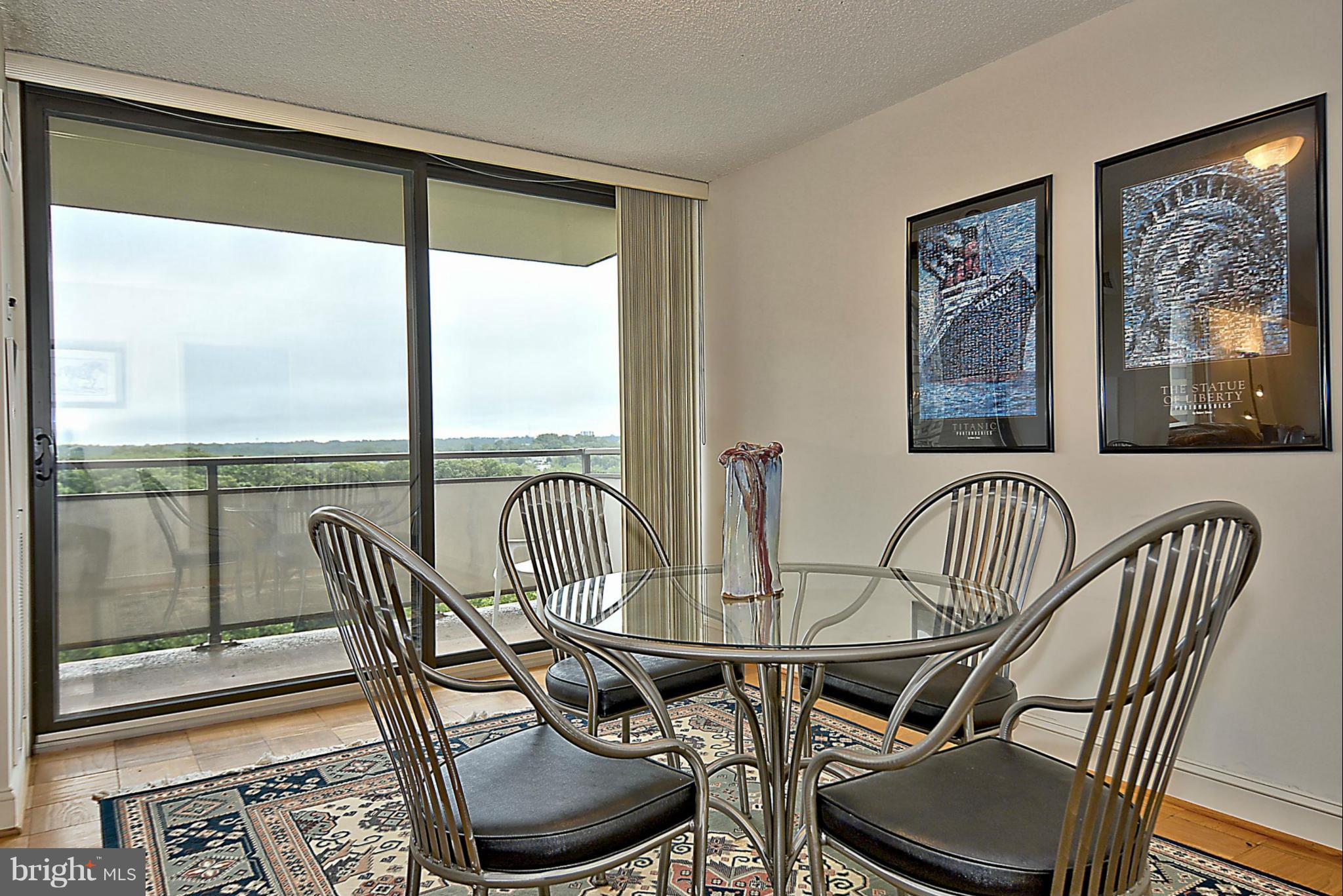 PROMENADE TOWERS - Residential