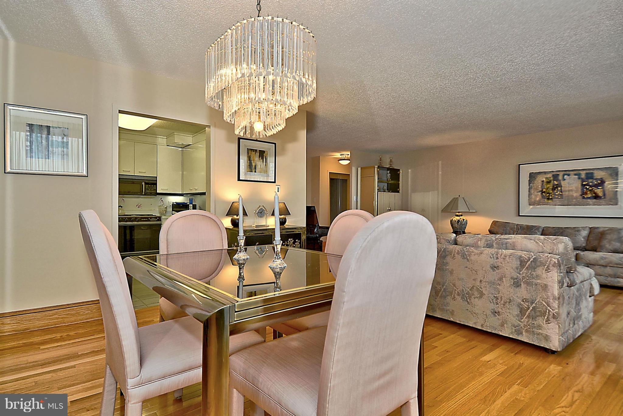 PROMENADE TOWERS - Residential