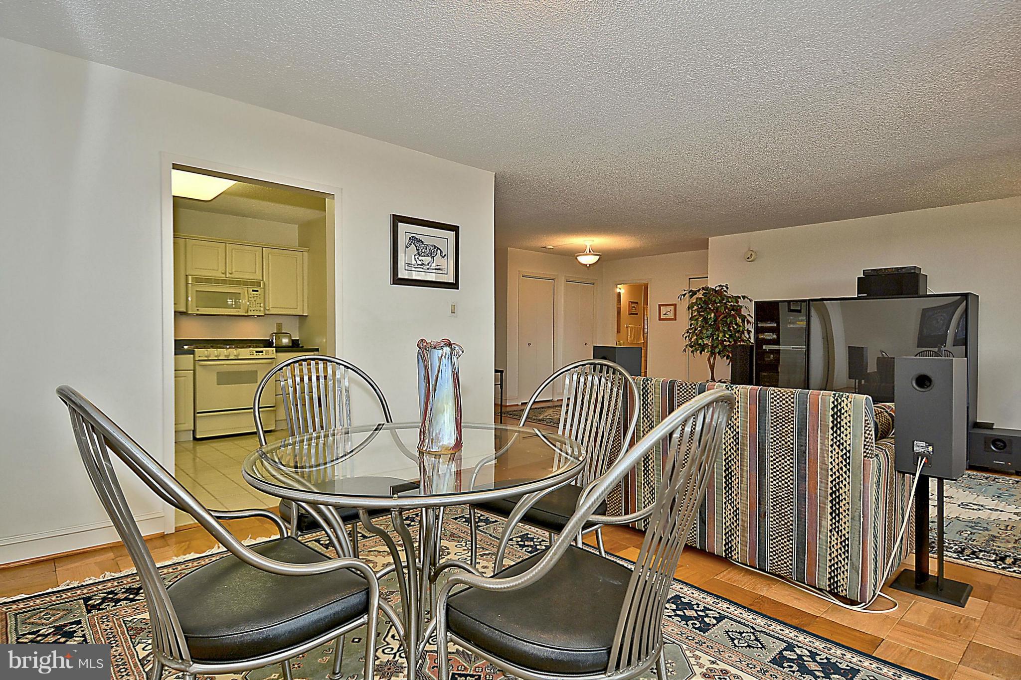 PROMENADE TOWERS - Residential