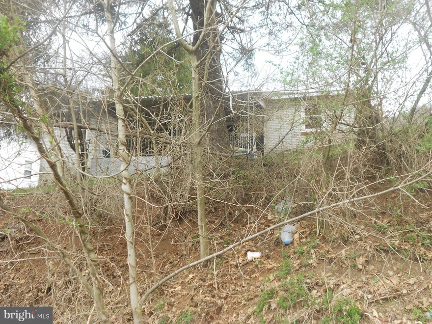 INVESTORS! !  Home has a great potential.  White brick 3-Bedroom  RANCH home on nice lot with  built-in garage and partial fenced in yard.  Needs a lot of work.....new roof, furnace, interior work.  CASH ONLY!
"As IS"