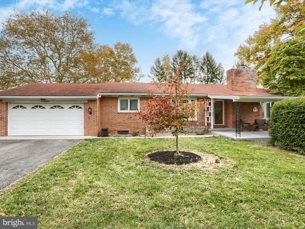 Photo of 23 Circle Dr, CARLISLE, PA 17015 (MLS # PACB2047998)