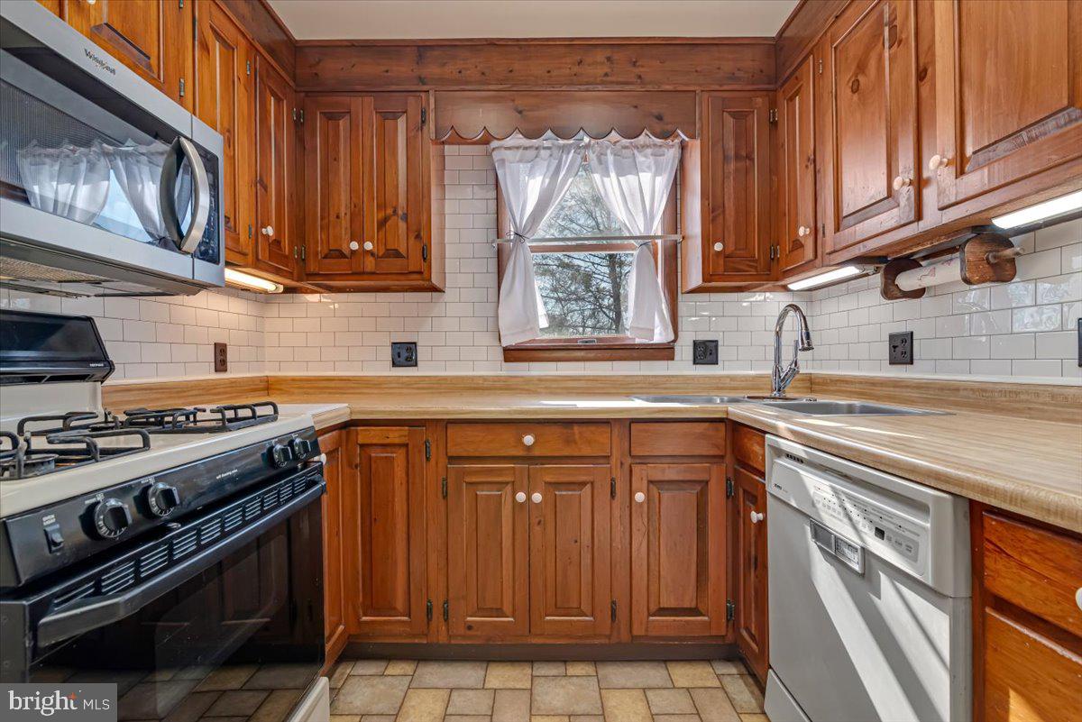 NONE AVAILALBE - Residential Lease