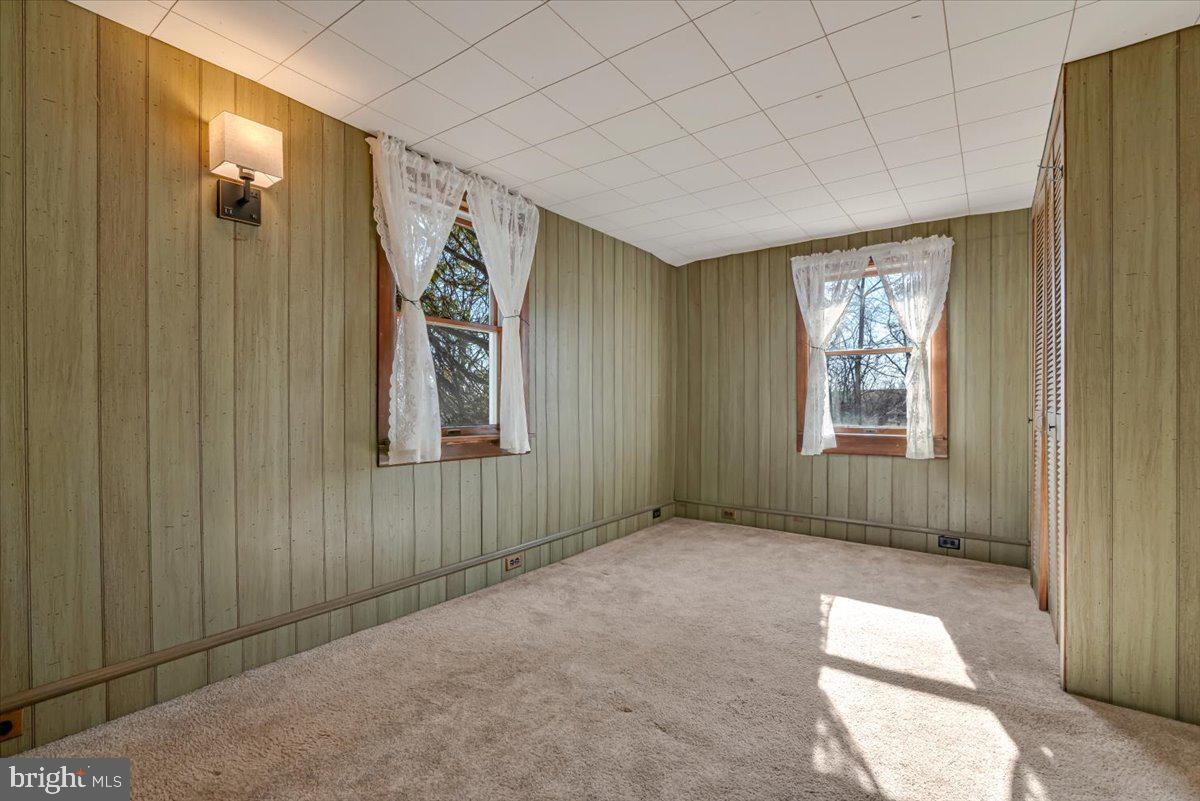 NONE AVAILALBE - Residential Lease