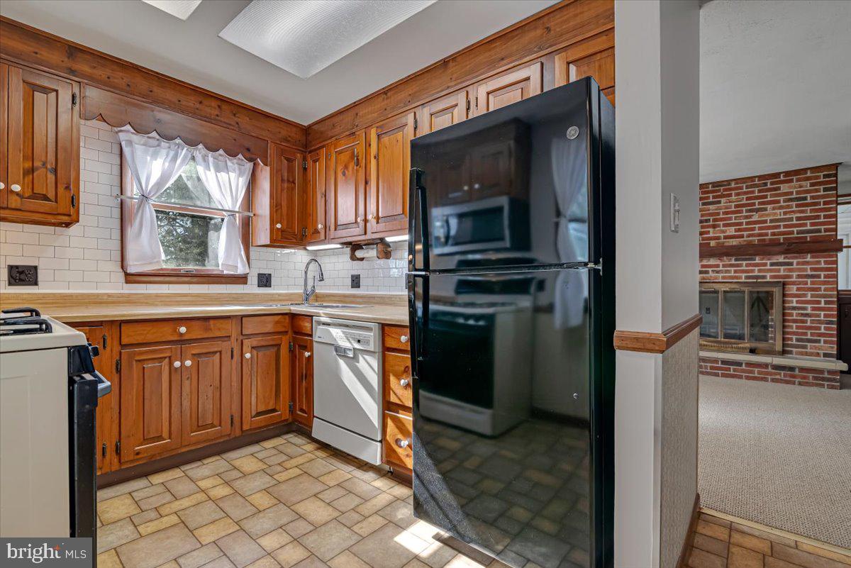 NONE AVAILALBE - Residential Lease