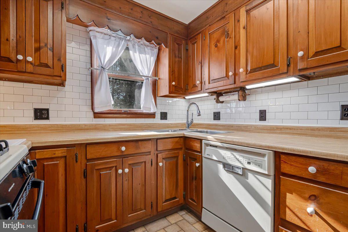 NONE AVAILALBE - Residential Lease