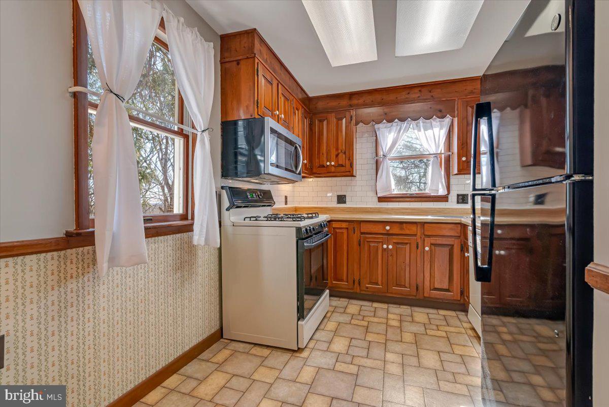 NONE AVAILALBE - Residential Lease