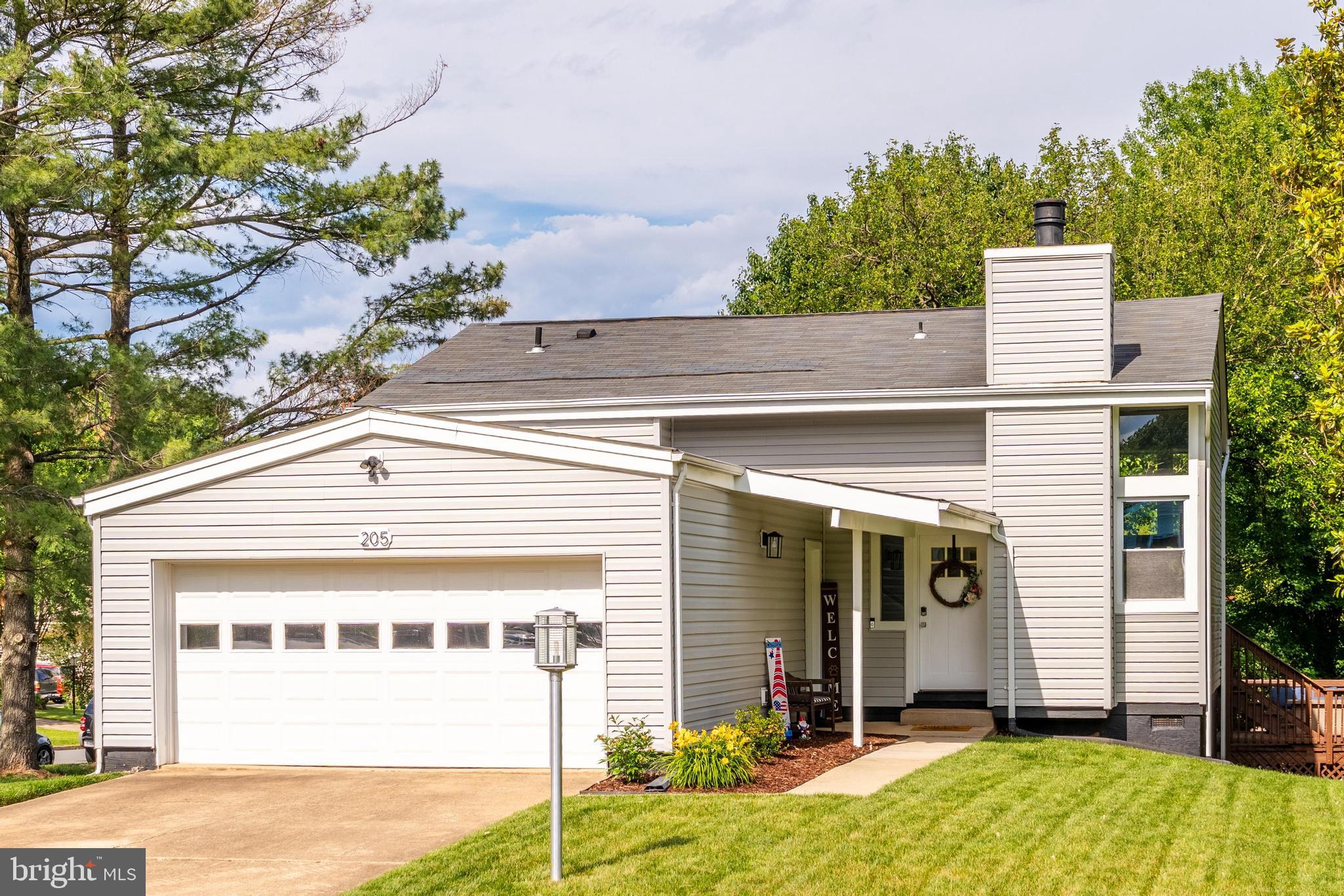 205 MAGNOLIA COURT