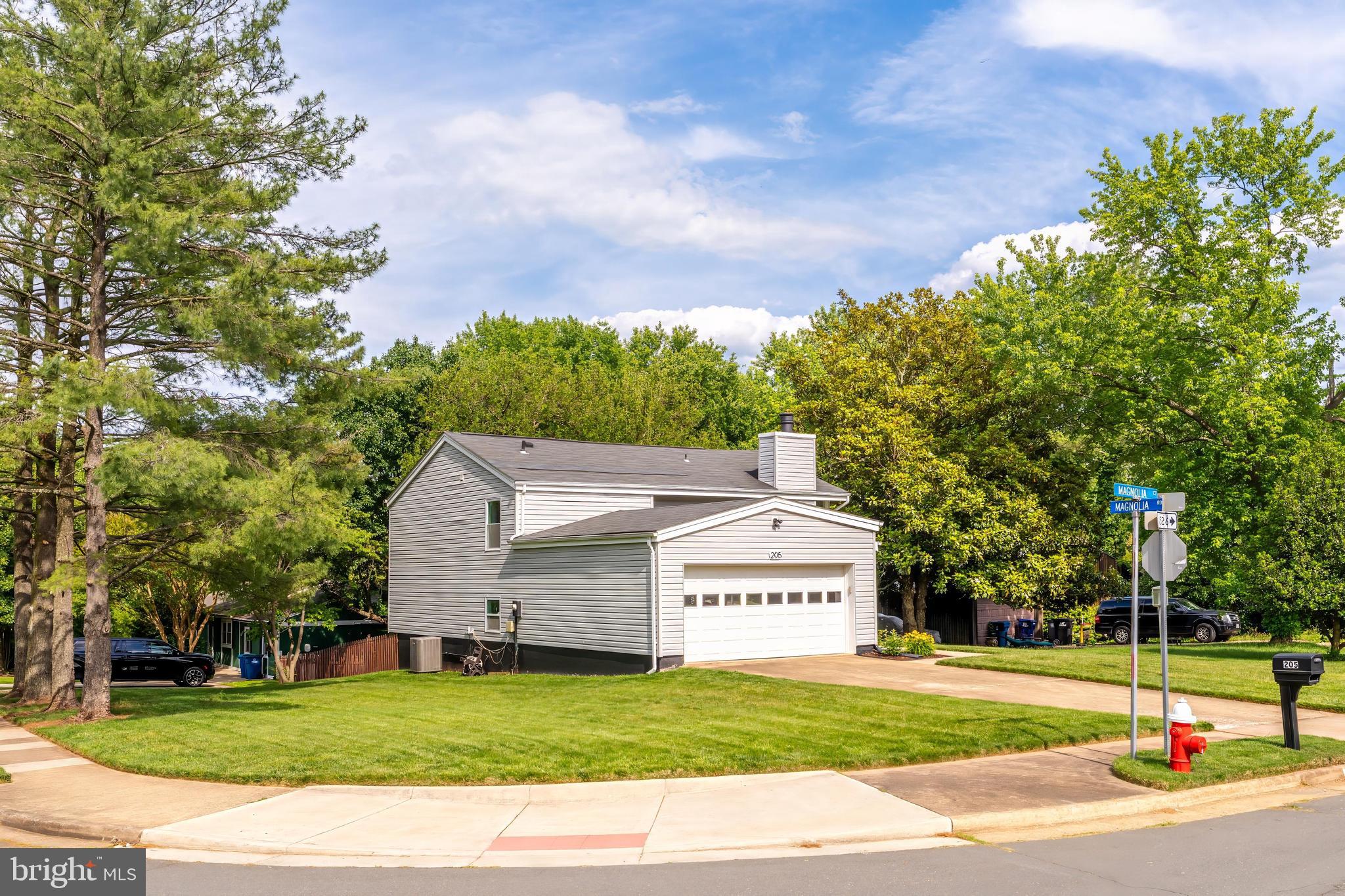 205 MAGNOLIA COURT