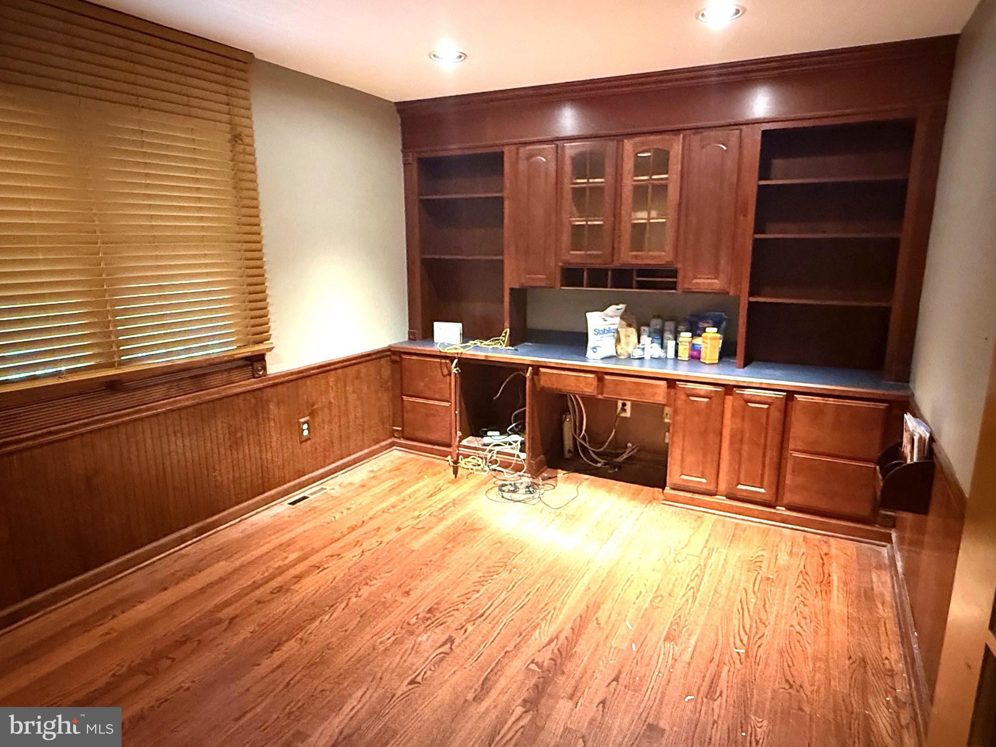 5 WOODS EDGE COURT