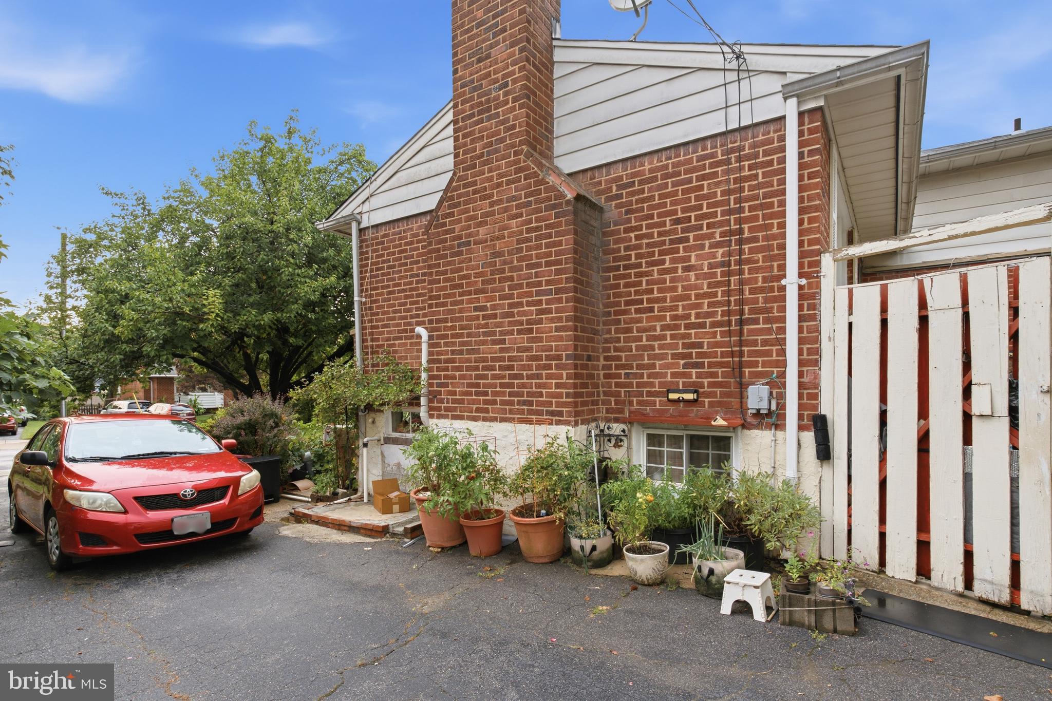 903 STARBIT ROAD