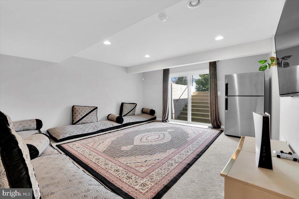 5554 BARNES LANE