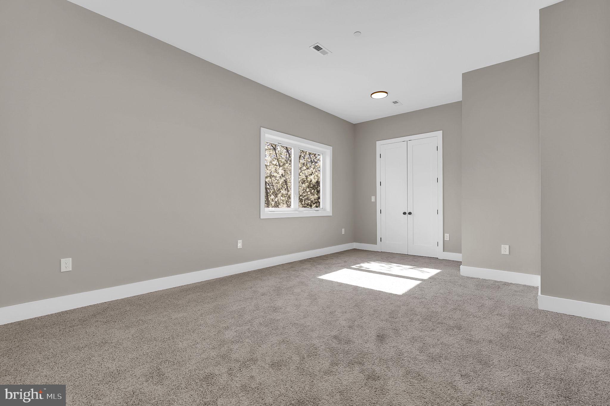 KENSINGTON HEIGHTS - Residential