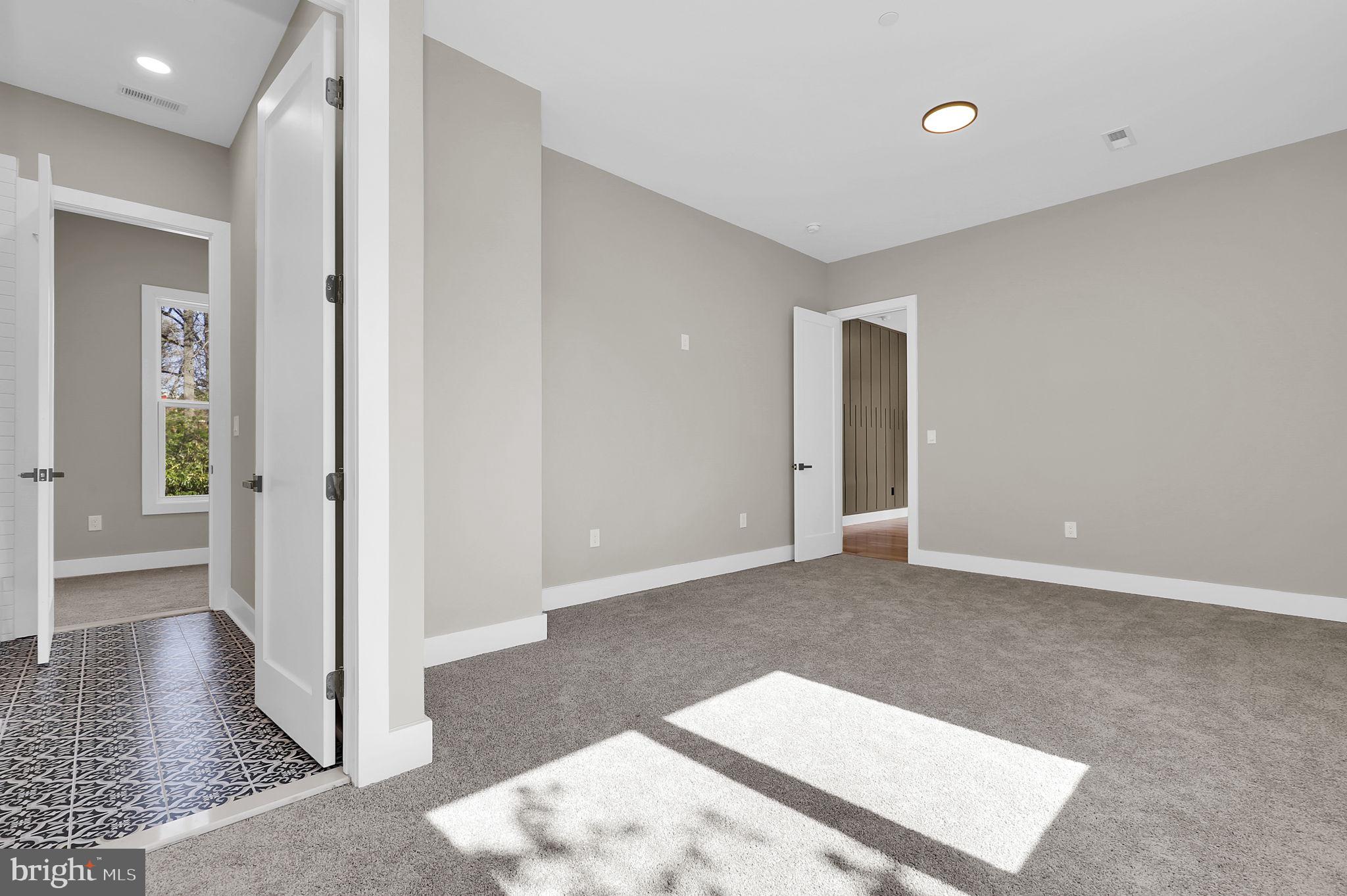 KENSINGTON HEIGHTS - Residential