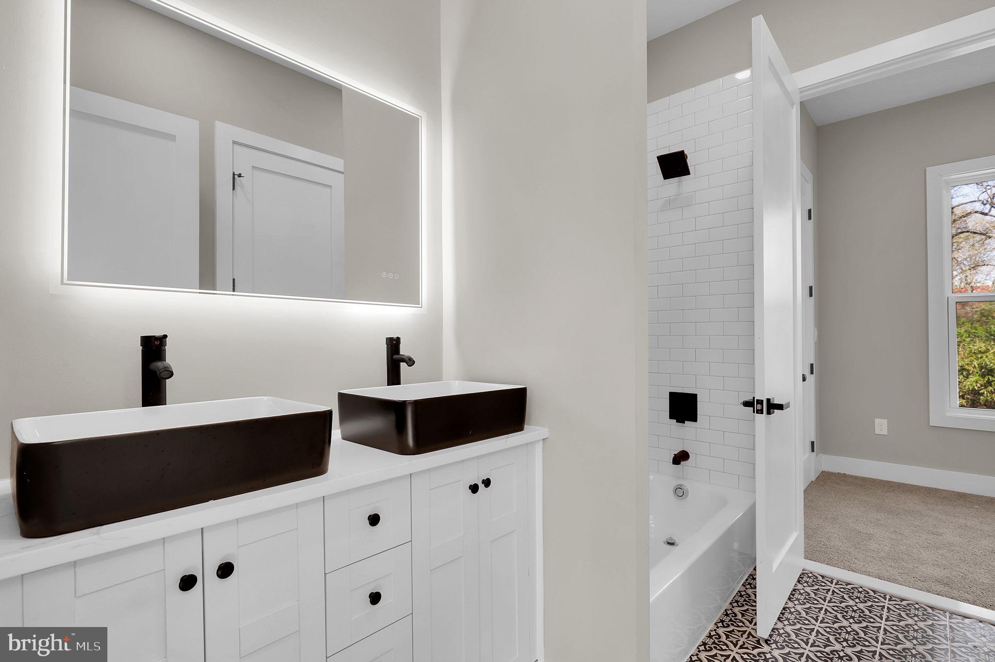 KENSINGTON HEIGHTS - Residential