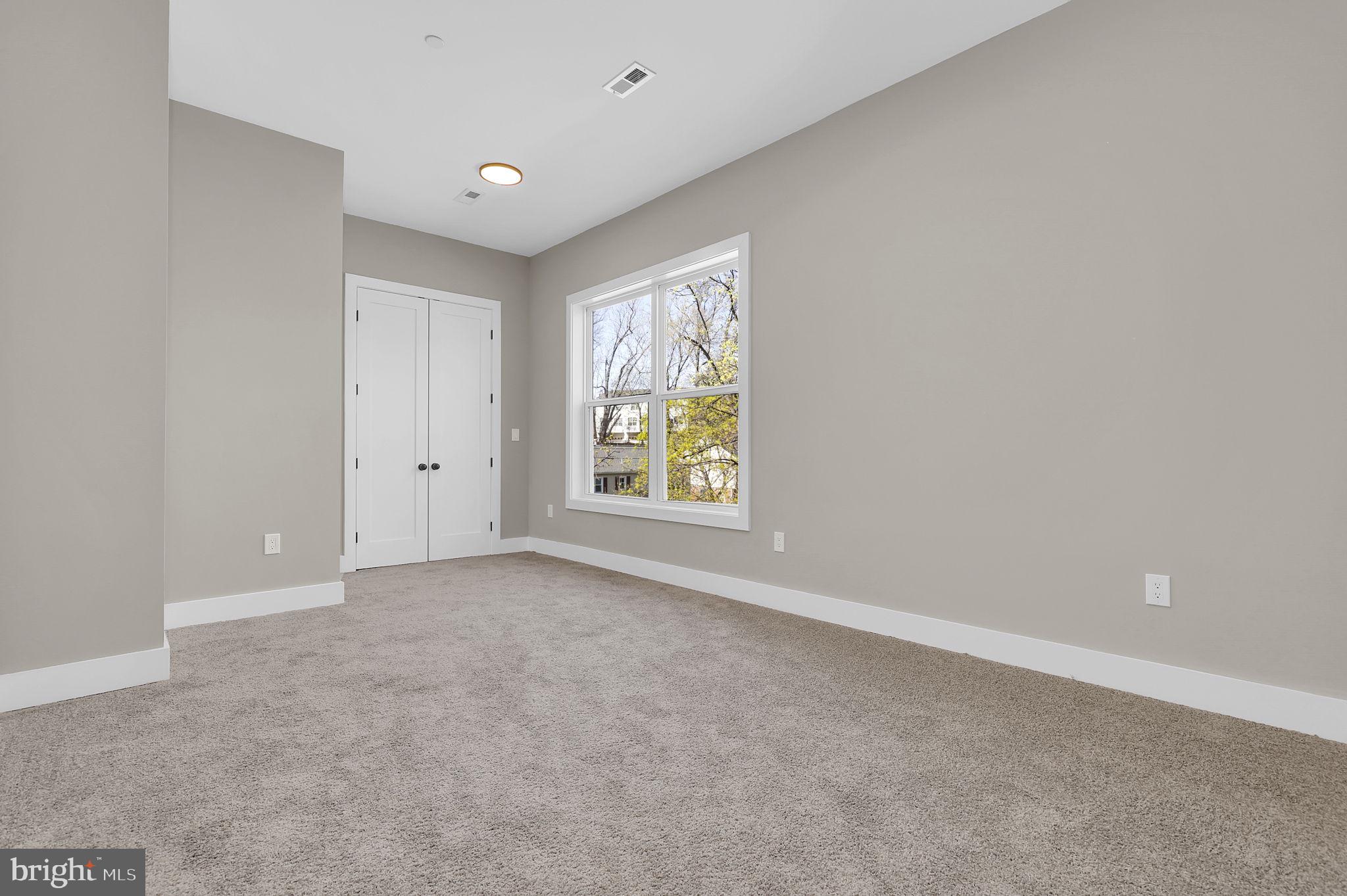 KENSINGTON HEIGHTS - Residential