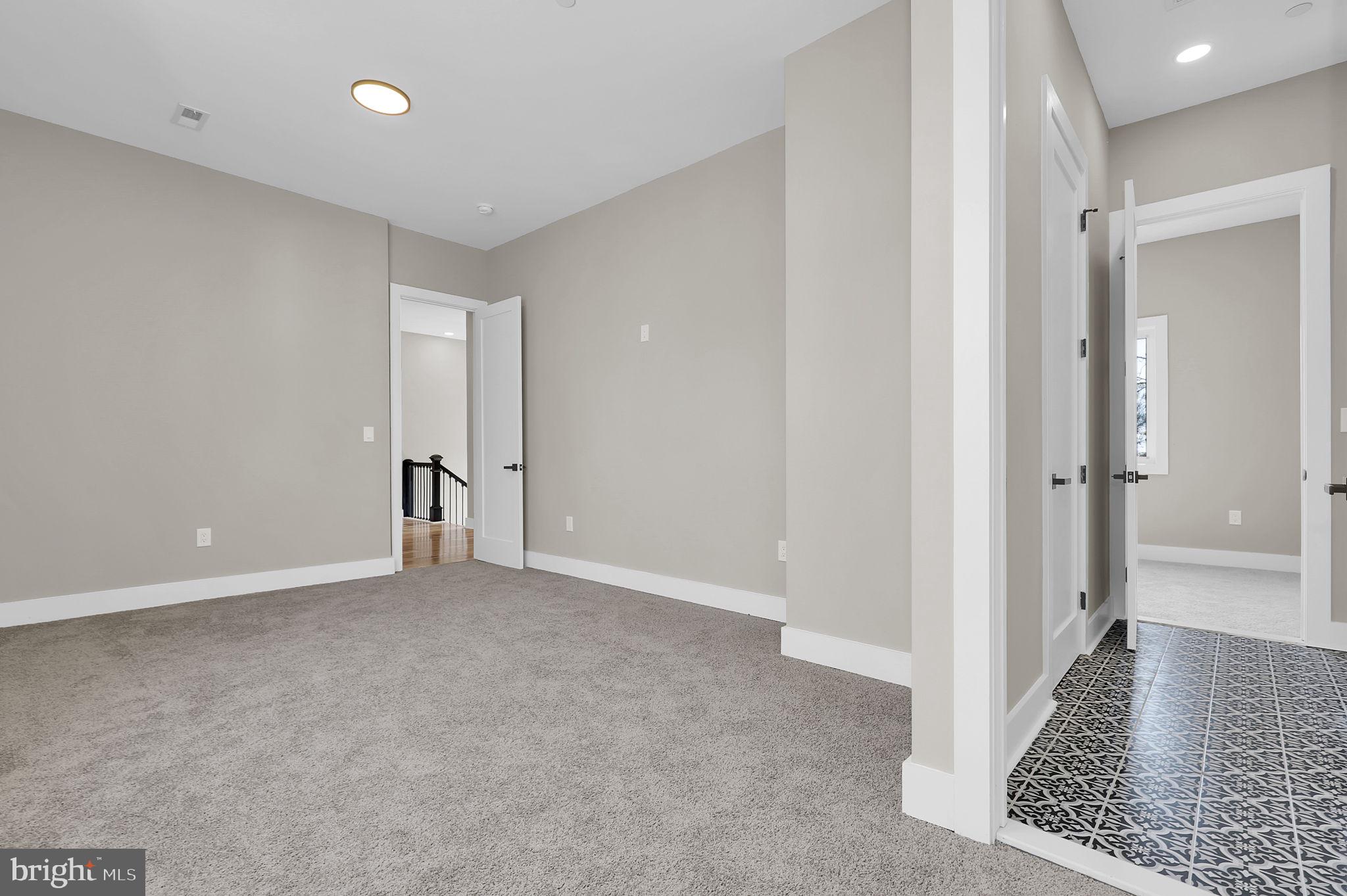 KENSINGTON HEIGHTS - Residential