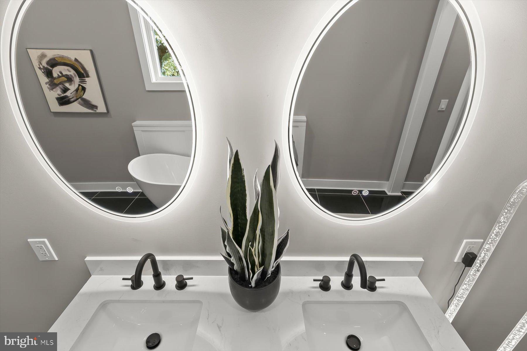 KENSINGTON HEIGHTS - Residential