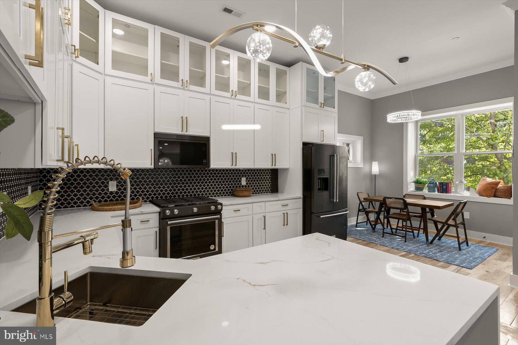 KENSINGTON HEIGHTS - Residential